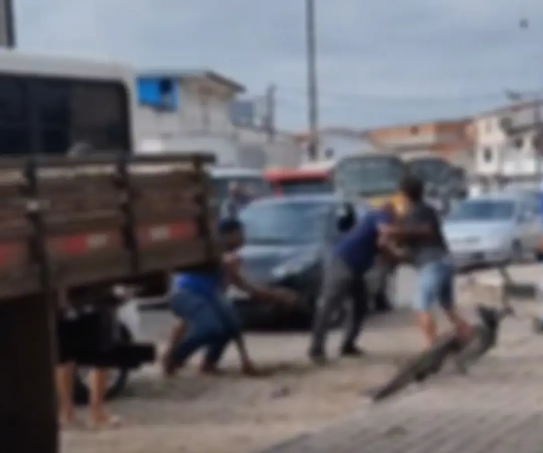 VÍDEO Discussão de trânsito nas proximidades do Estádio Municipal de