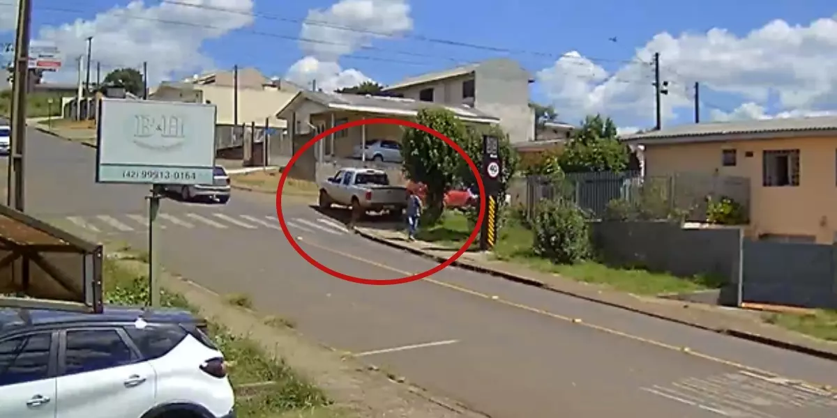 Caminhonete invade calçada e arrasta pedestre no interior do Paraná
