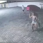 Travesti dá voadora e leva arma de PM durante briga em motel de Curitiba