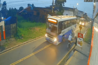 roda de ônibus se solta