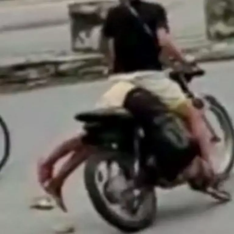 criminoso desmaia e é levado em moto após arrastão