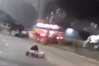 Motorista é flagrado dirigindo kart em avenida de São Paulo.