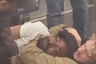 neely-homem-negro-em-situacao-de-rua-e-estrangulado-ate-a-morte-por-passageiro-de-metro-em-NY
