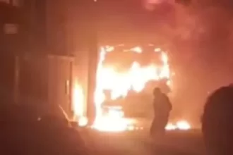 ônibus pega fogo em Ilhéus.