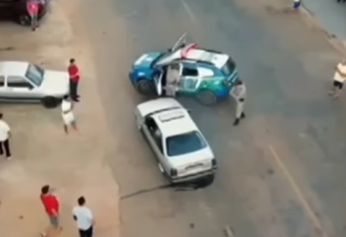 VÍDEO - Motorista tem carro apreendido após realizar manobras perigosas em frente a viatura da PM