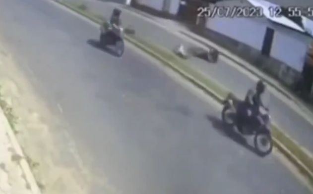 VÍDEO - Perseguição policial termina com pedestre atropelado em Cruzeiro do Sul, Acre