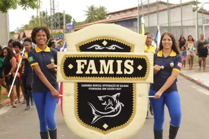 Salinas da Margarida celebra 200 anos da independência da Bahia com tradicional desfile