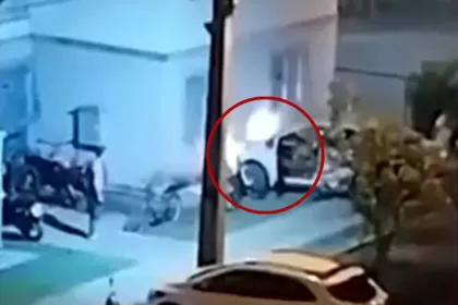 Em Ilhéus, homem tenta estacionar veículo, acelera e acaba atropelando uma mãe com filho ao colo