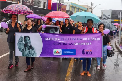 Secretaria de Assistência Social promove marcha contra a violência às mulheres durante o Agosto Lilás