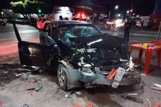 VÍDEO: Carro desgovernado invade lanchonete no Mato Grosso do Sul, deixando cinco pessoas feridas