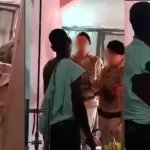 PM da Bahia é filmada rasgando roupa de homem negro em abordagem dentro de casa na presença dos filhos.