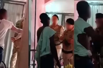 PM da Bahia é filmada rasgando roupa de homem negro em abordagem dentro de casa na presença dos filhos.