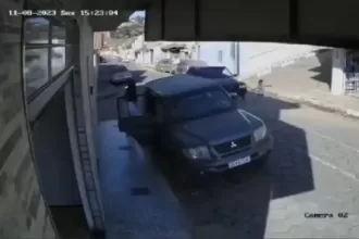 Vídeo: Carro passa por cima de criança que sobrevive por milagre