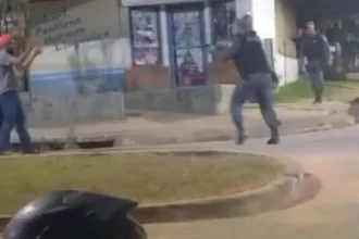 Policial Militar mata homem durante abordagem após ser desafiado: "Atira, atira"