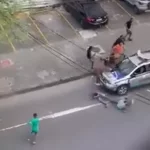 VÍDEO: Viatura da PM atropela homens que brigavam no meio da rua em Recife