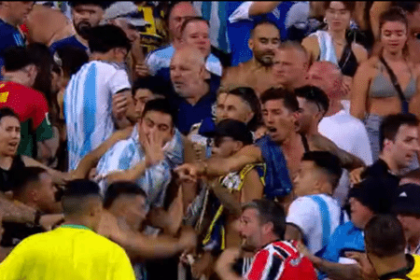 Confusão na torcida atrasa jogo entre Brasil e Argentina no Maracanã