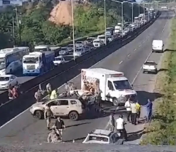 Guarda municipal morre após ser atingido por tiros na BR-324, em Salvador