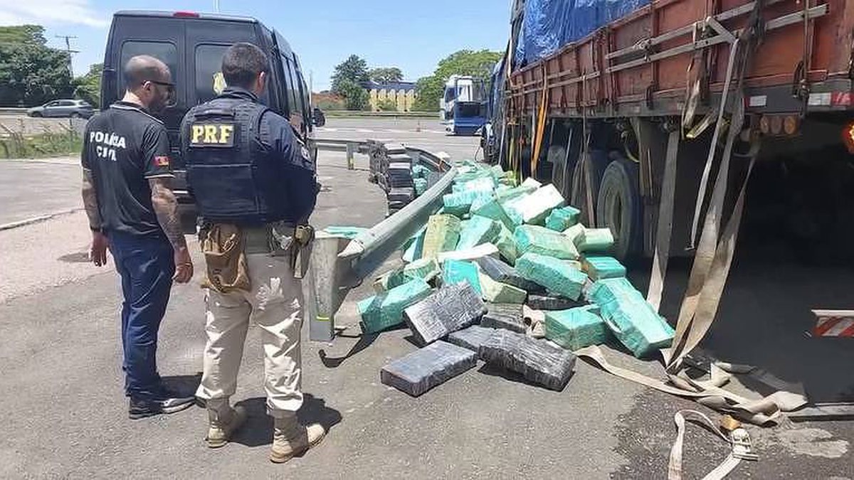 Idoso e filhos são presos com quase 3 toneladas de maconha