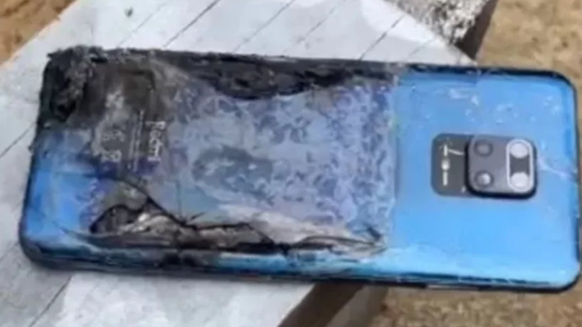 Celular explode e queima perna de homem