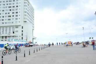 Grupo aborda e assalta turista durante passeio na Barra