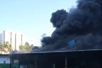 Incêndio atinge garagem de ônibus da Integra em Salvador