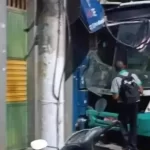 Motorista passa mal e ônibus colide em estabelecimento na Bahia