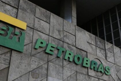 Petrobras derruba 6% de preço médio de querosene de aviação