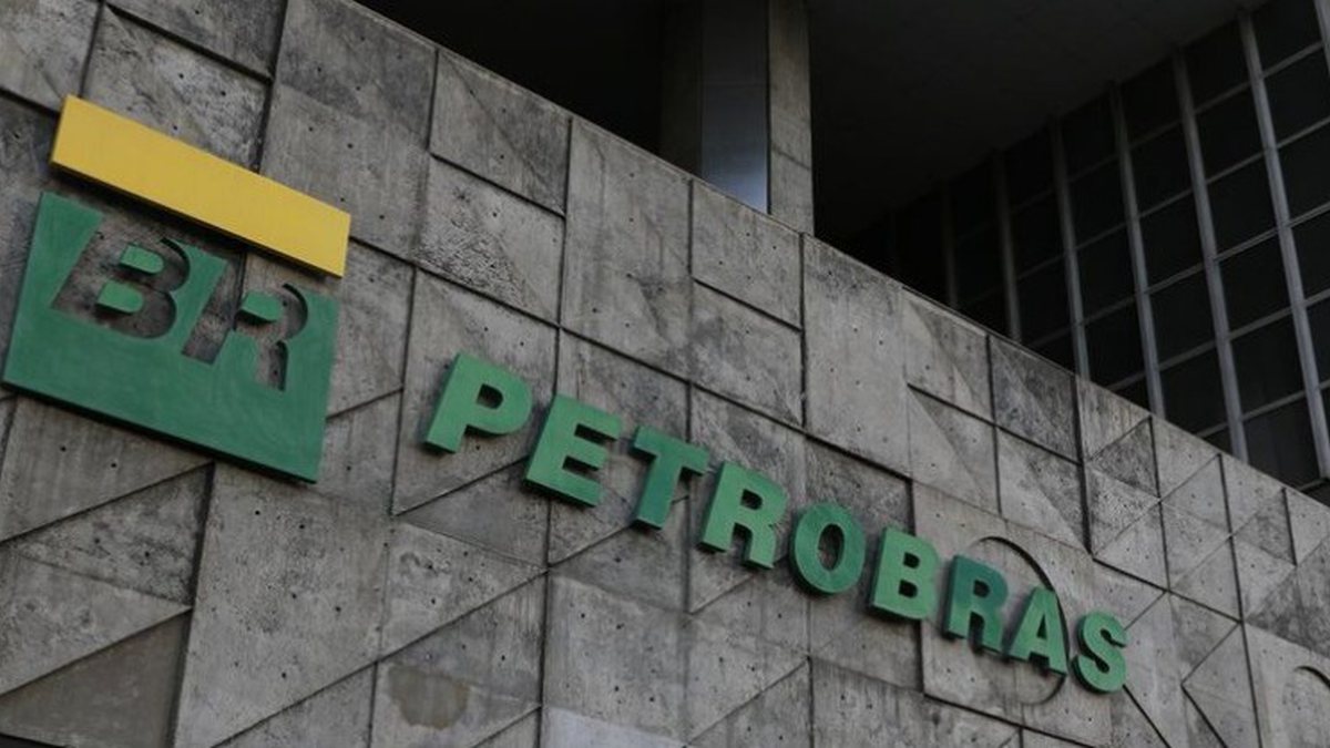 Petrobras derruba 6% de preço médio de querosene de aviação