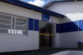 Homem é preso suspeito de atirar no enteado de 2 anos na Bahia; polícia disse que ele tinha ciúmes da companheira