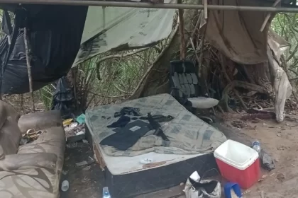 Salvador: Polícia desmonta acampamento de suspeitos de tráfico no bairro de Ilha Amarela