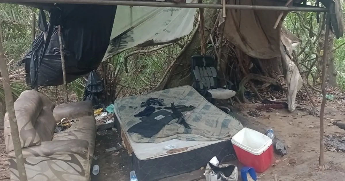 Salvador: Polícia desmonta acampamento de suspeitos de tráfico no bairro de Ilha Amarela