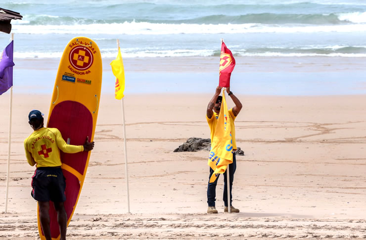 Salvador tem dez praias impróprias para banho e veja a lista completa, aponta boletim do Inema