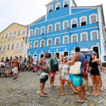 Turistas internacionais gastam em média R$ 17 mil reais por semana na Bahia, diz titular da Setur