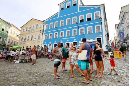 Turistas internacionais gastam em média R$ 17 mil reais por semana na Bahia, diz titular da Setur