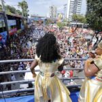 Banda Didá desfila no circuito Osmar