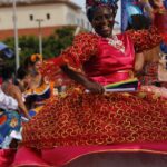 Bloco Rio Maracatu apresenta união de culturas pernambucana e carioca