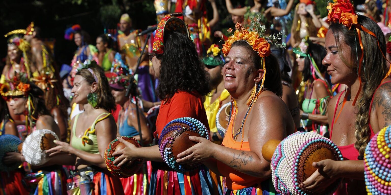 Bloco da Terreirada reúne no Rio famílias e foliões criativos