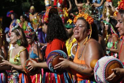 Bloco da Terreirada reúne no Rio famílias e foliões criativos