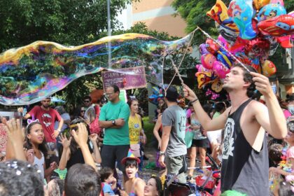 Blocos infantis comandam carnaval nas ruas de Brasília este domingo