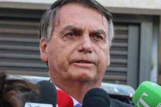 Bolsonaro discutiu minuta de golpe que previa prender Moraes, diz PF