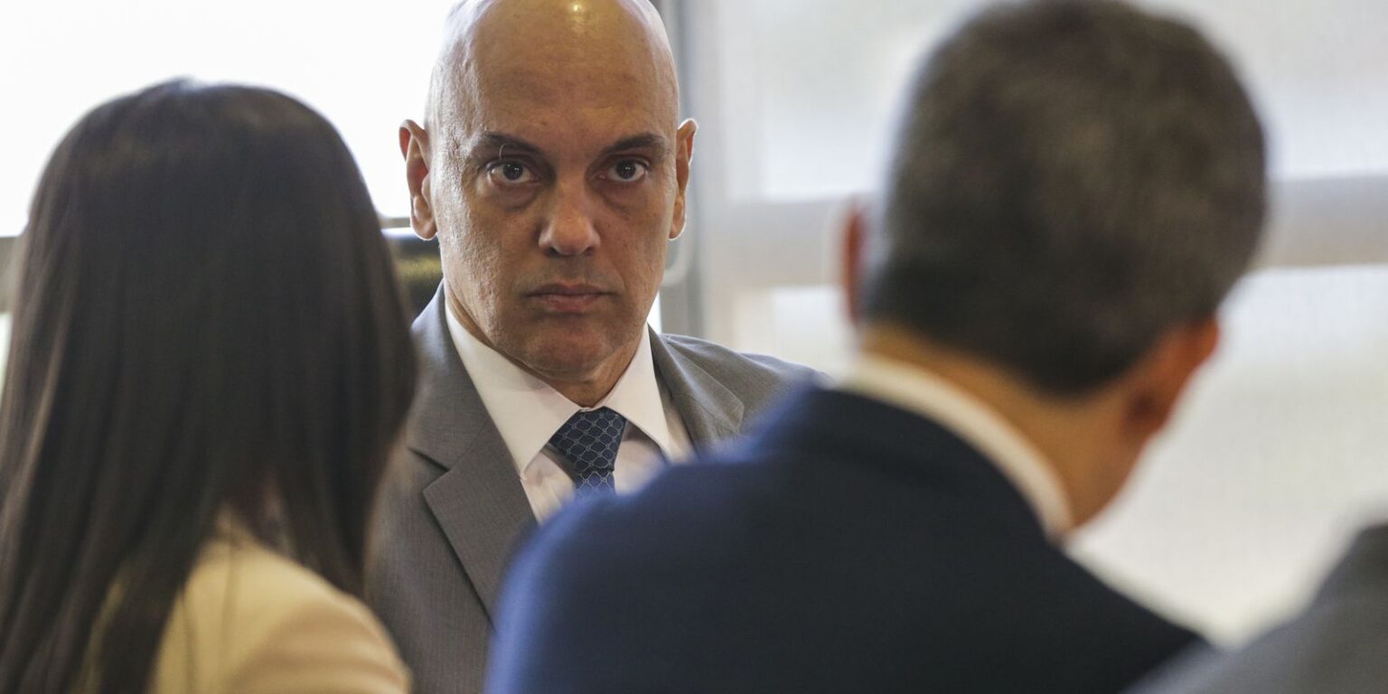 Bolsonaro volta a pedir afastamento de Moraes de inquérito sobre golpe