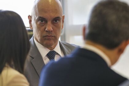 Bolsonaro volta a pedir afastamento de Moraes de inquérito sobre golpe