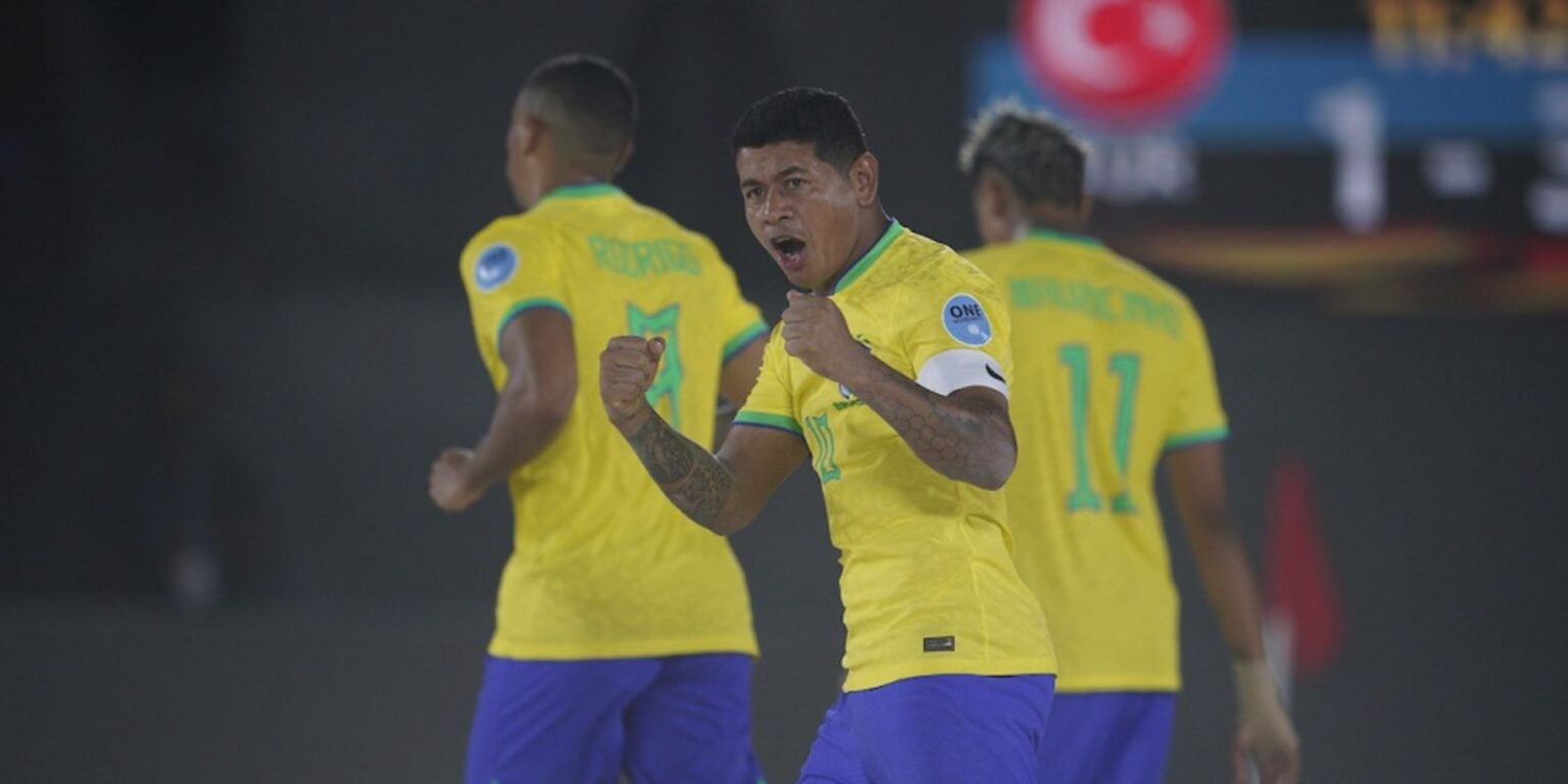 Brasil inicia Copa do Mundo de Beach Soccer com vitória sobre Omã