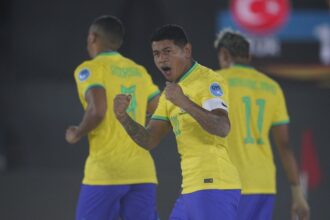 Brasil inicia Copa do Mundo de Beach Soccer com vitória sobre Omã