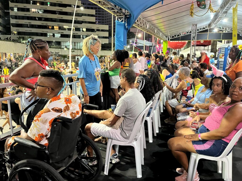 Camarotes Acessíveis levam pessoas com deficiência e idosos ao Carnaval de Salvador – Secretaria de Comunicação