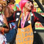 Causas internacionais dão o tom do carnaval do Pacotão em Brasília