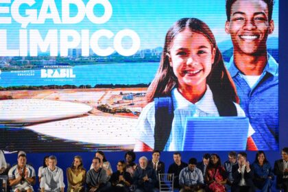 Educação é o caminho para transformação da favela, diz líder do Alemão