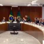 Em vídeo, Bolsonaro orienta ministros a questionar urnas e Judiciário