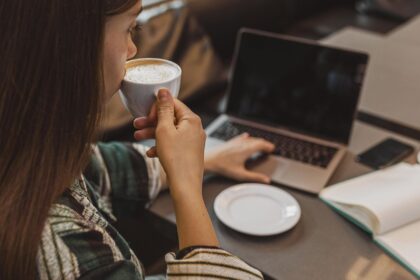 Estabelecimentos podem proibir uso de notebooks sem infringir a lei