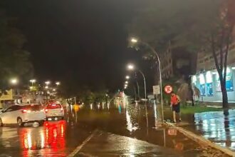 Forte chuva no DF causa alagamentos e queda de energia